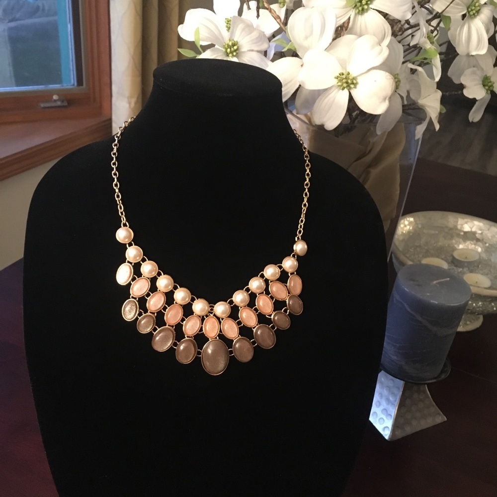 NWT💕  New York & Company bib necklace